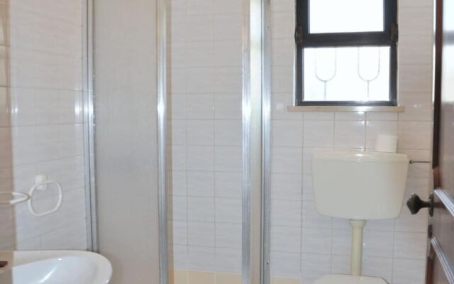 Nestled in Vilamoura, Private Pool, Free Off-street Parking, AC & Wifi