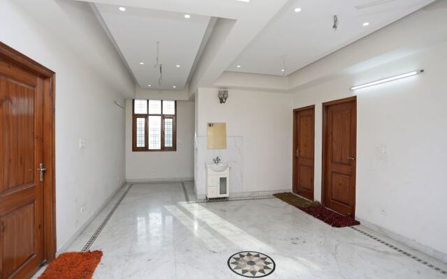 OYO 12502 City Hotel