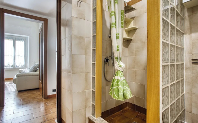 Adorable flat near centre