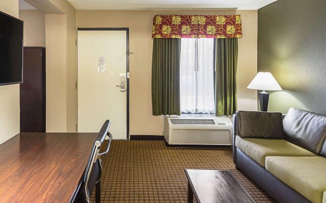 Quality Inn & Suites Greenville - Haywood Mall