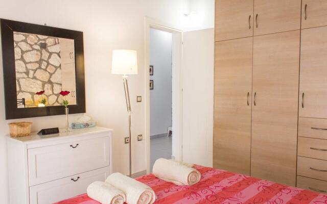 "harmony Villa 1 - 2bedrooms, Sleeps 4, Wifi, Parking, Near Laganas Beach."