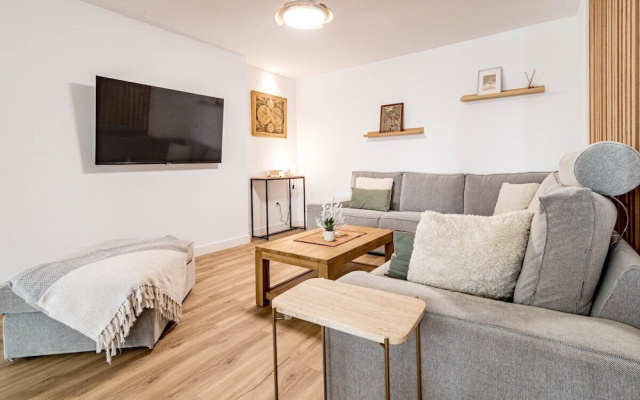 Eac3f- Modern & Light Apartment Steps From the sea
