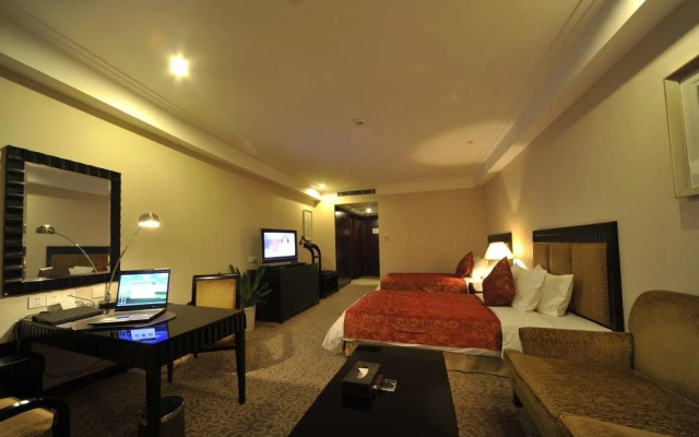 Yining Huarui Business Hotel