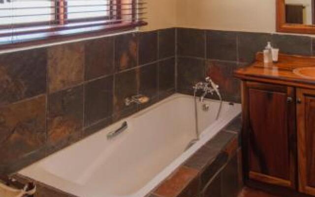 Impisi Safari Lodge