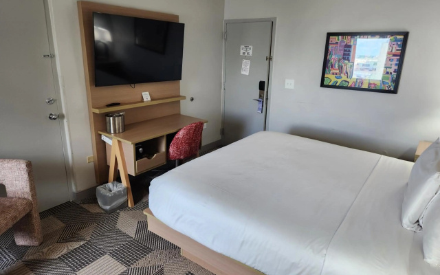 Miami International Airport Hotel - Image 4