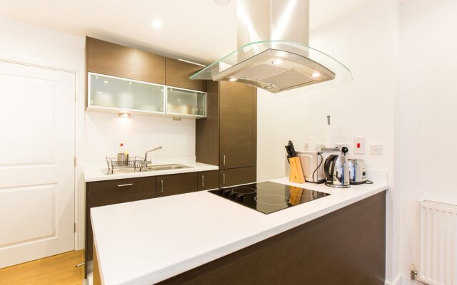 Two Bedroom Apartment Aldgate