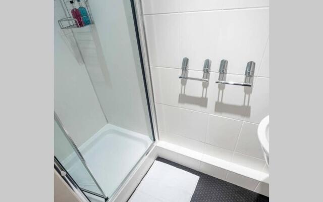 ☆ Central, Spacious Apartment Close to University☆