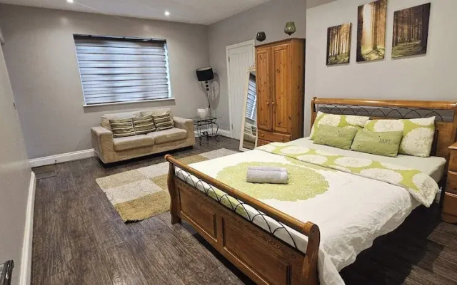 Inviting 1-bed Apartment in Dartford