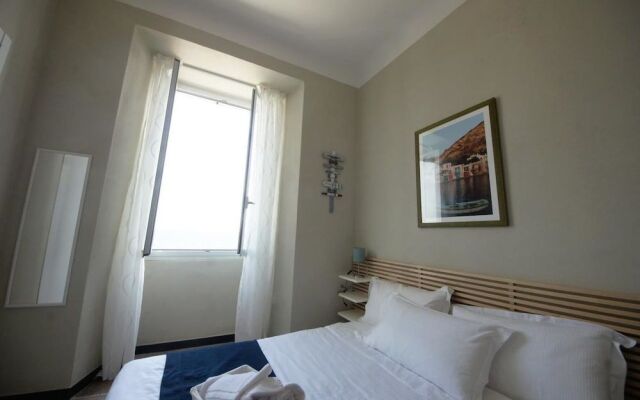 Luna Rooms