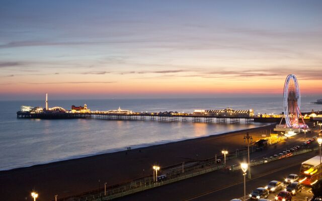 Brighton Getaways-Seaside Patio Apt