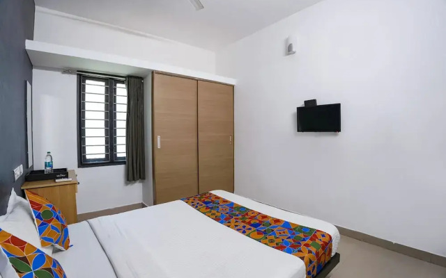 Oyo 24052 Flagship Covelong Residency