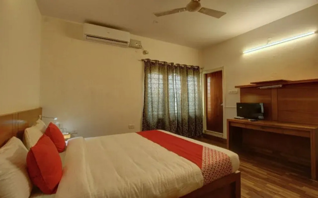 OYO 24935 Aiwan E Ashraf Suites