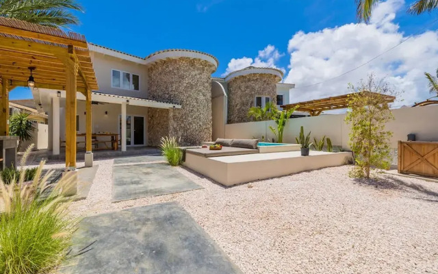 Newly Renovated Amazing Location Private Pool