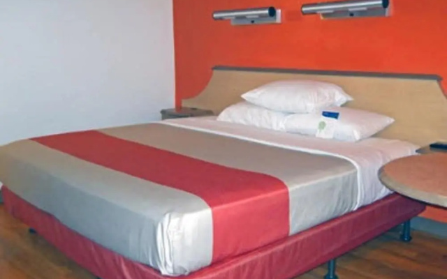 Motel 6 York North