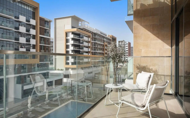 1Br Azizi Riviera B7, Pool View