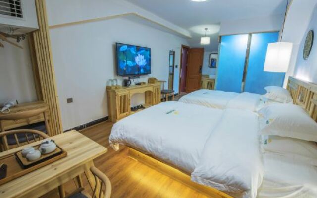 Zuimei Fenghuang Boutique Riverside Guesthouse