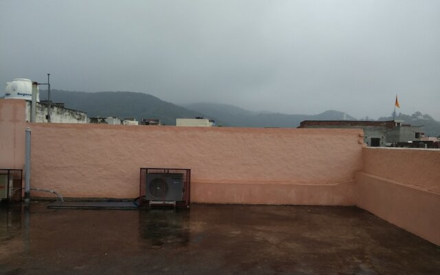 Hotel Zamarrud Palace