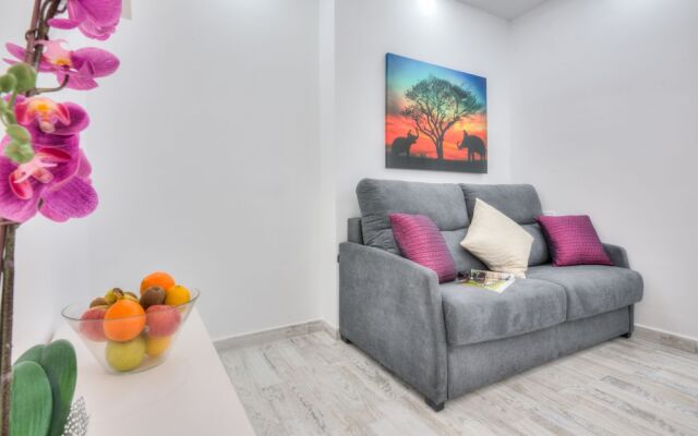 Tidy Little Apartment, Air Conditioning and Pool