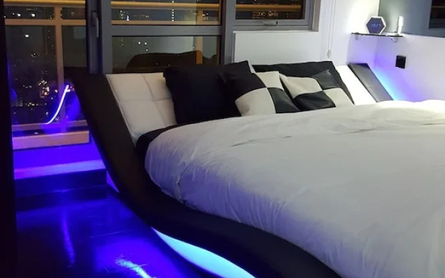 Lower Penthouse Unit in Acqua Residences