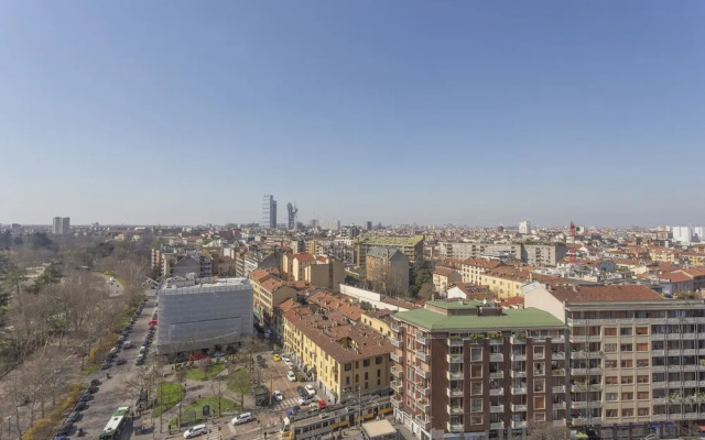 Skyline view Biancamano 1 bdr with balcony by Rentopolis
