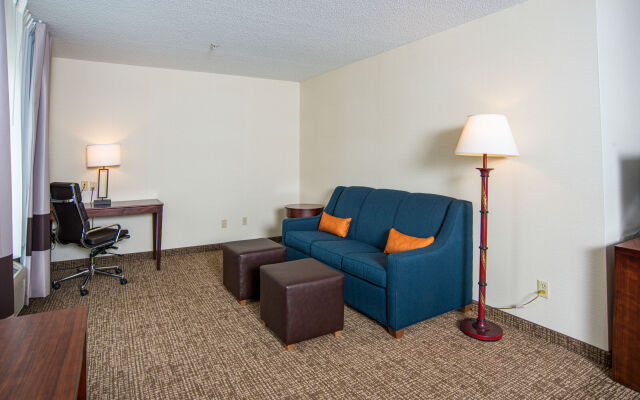 Clarion Hotel & Suites Hamden - New Haven