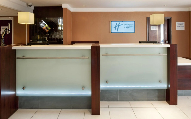 Hol Inn Express East