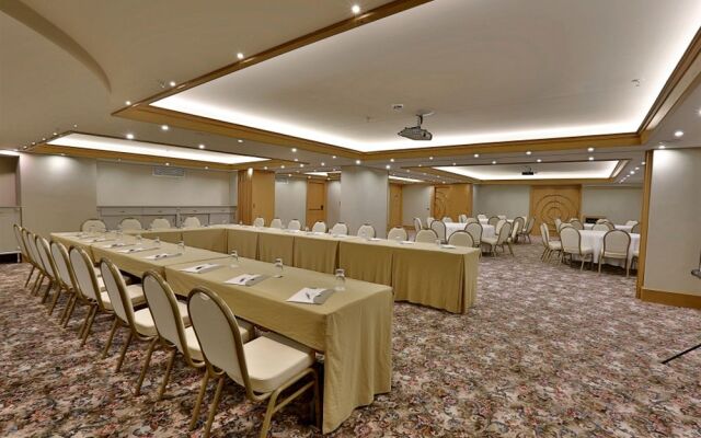 Queen Hotel & Spa