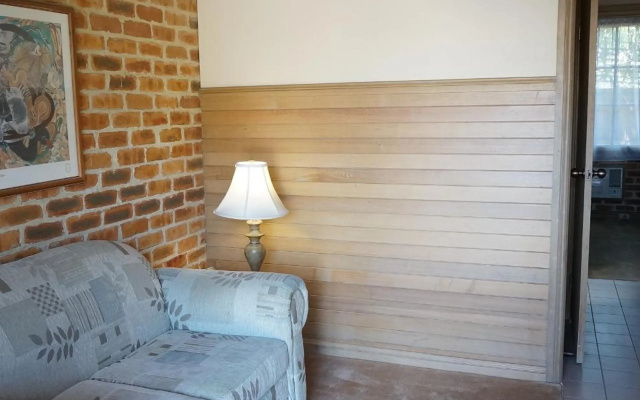 Mahogany Park – Guest Rooms – Melbourne
