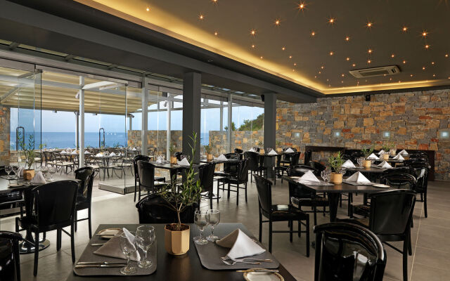 Out Of The Blue All Inclusive Resort & Spa