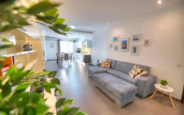 Bright & Large 2bedrooms in Sliema center MPOR1-1