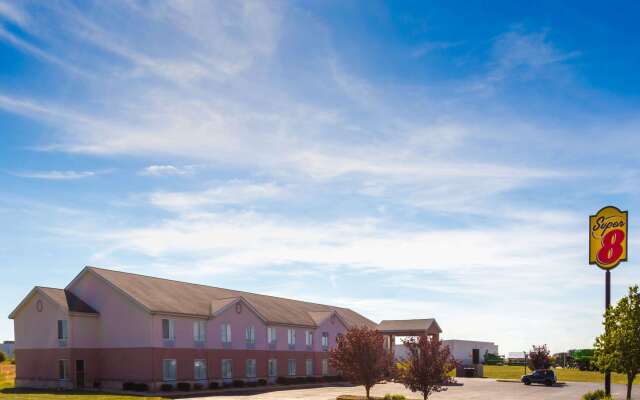 Super 8 by Wyndham Frankfort IN