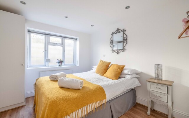 Lego Land / Windsor Castle Town Centre Sleeps 6