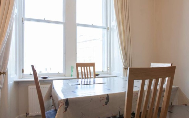 2 Bedroom Flat By The Sea