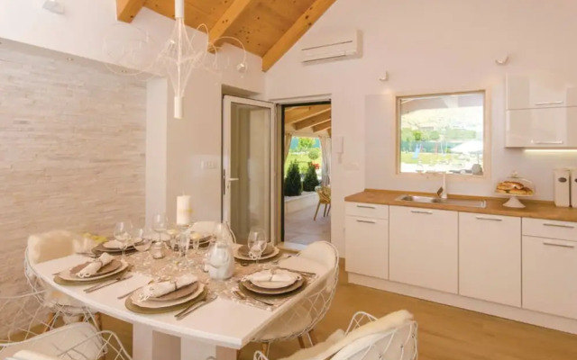 Luxury Villa Malo