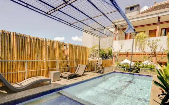 OYO 90376 Rabasta Kuta Residence