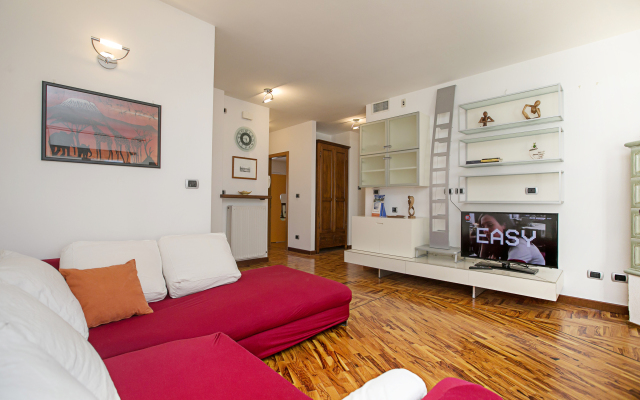 Paulie Apartment