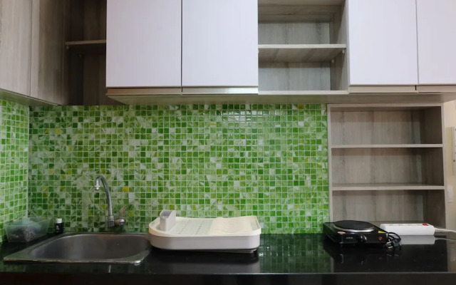 Modern Designed And Strategic Studio Room At Beverly Dago Apartment