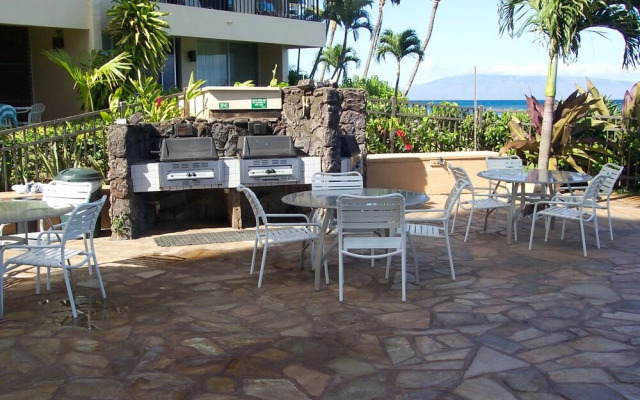 Hololani B 802 by RedAwning