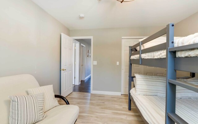 Lakefront Ozark Condo w/ Spacious Balcony!