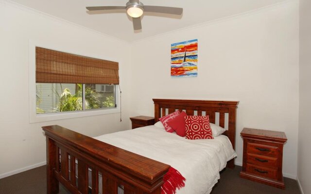 Mayfield 23 Holiday House