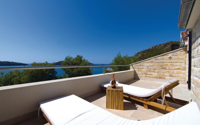 Stunning Home in Prizba With Wifi and 6 Bedrooms