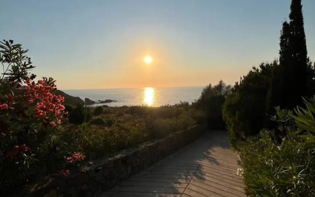 Secluded Oasis With Stunning Views Private Beach
