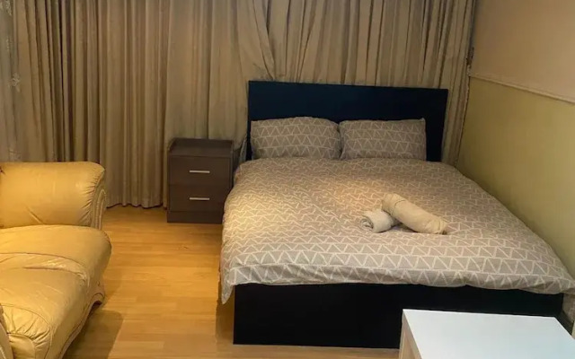 Charming 4-bedroom Apartment in East London - Perfect City Getaway