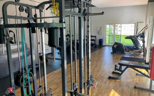 Quiet 1-bedroom apartment, free parking & gym