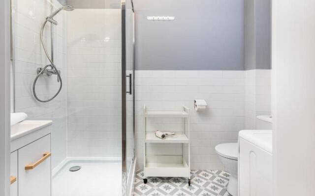 Sunny Apartments by Renters