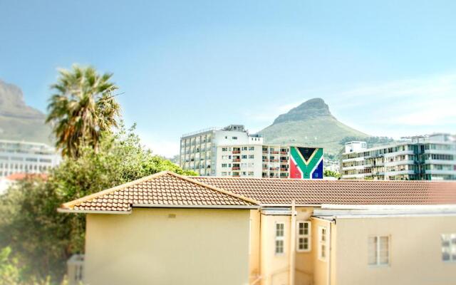 438 St Martini Gardens