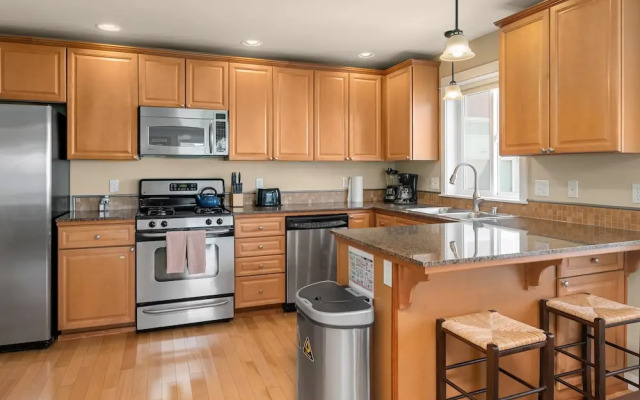Seattle Vacation Home: Life's A Game