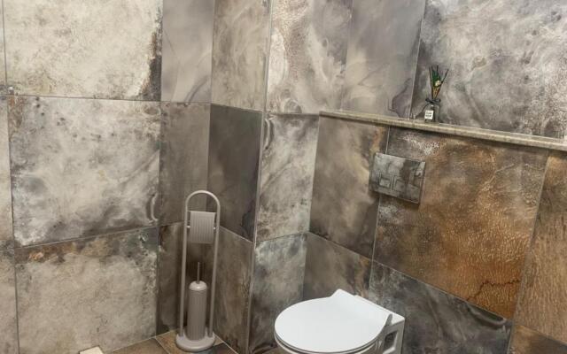 Modern cozy apt w/in 10 min walk from main square