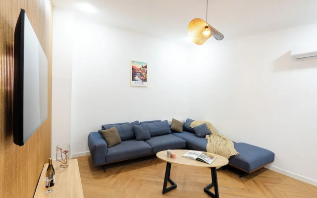 Chic & Modern 4BR Home in Old Tbilisi