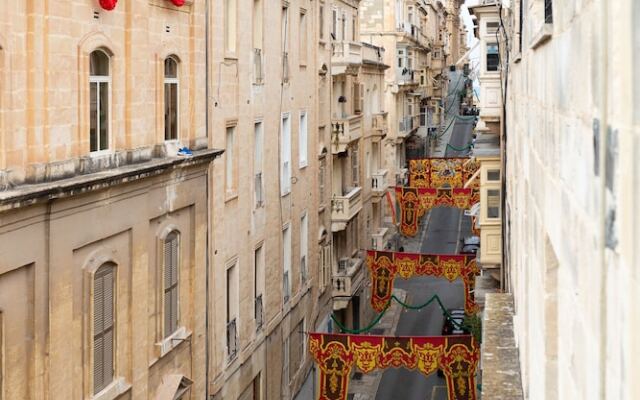 Private Apartment with Terrace Valletta